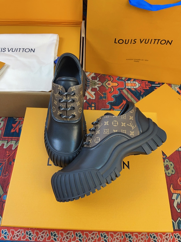 ルイヴィトン靴背面デザイン